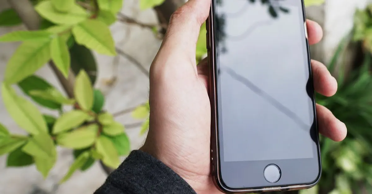 How to Force-Restart an iPhone When the Screen Is Frozen
