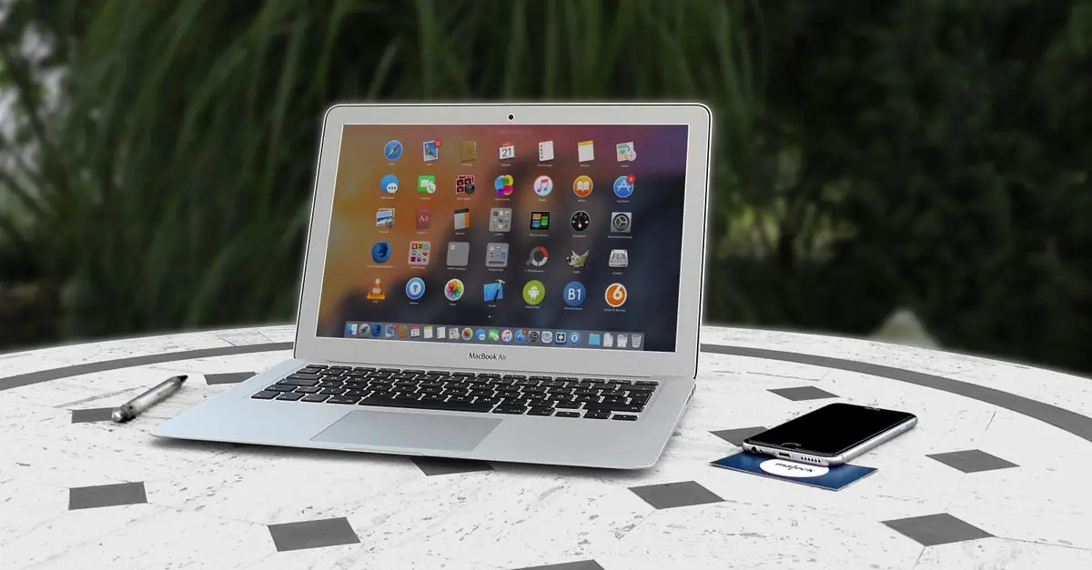 How to Connect Your iPhone to a Windows PC (Files, Photos & Notifications)