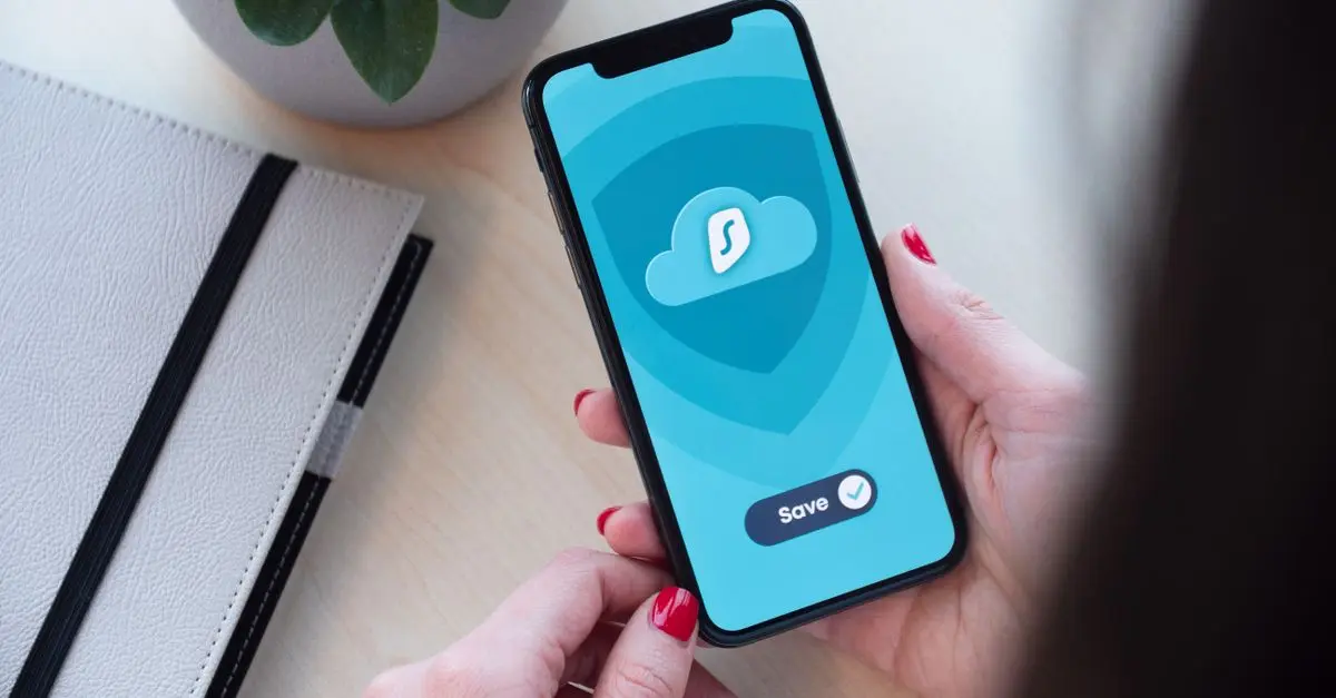 How to Hide and Lock Photos on iPhone (Complete Guide)