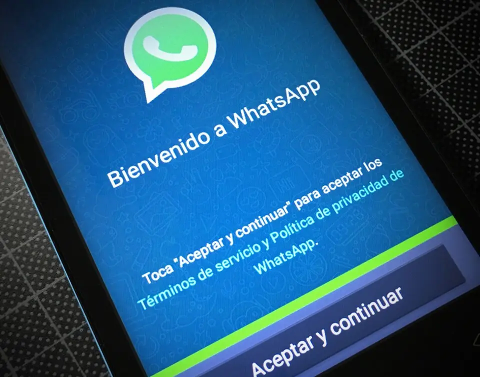 How to Transfer WhatsApp Chats to a New Phone (Android & iPhone)